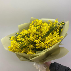 Большой букет из мимозы